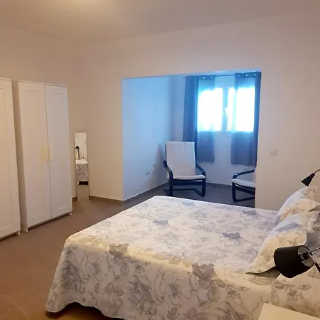 House Nyaraló